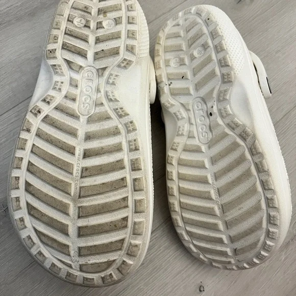 CROCS Classic White and Gray Fuzzy Lined Mules & Clogs - Picture 7 of 8